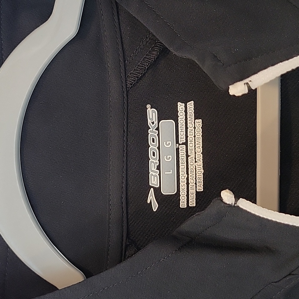 Brooks Mens Black White Lightweight Running Jacket In Large NWT - Picture 7 of 8
